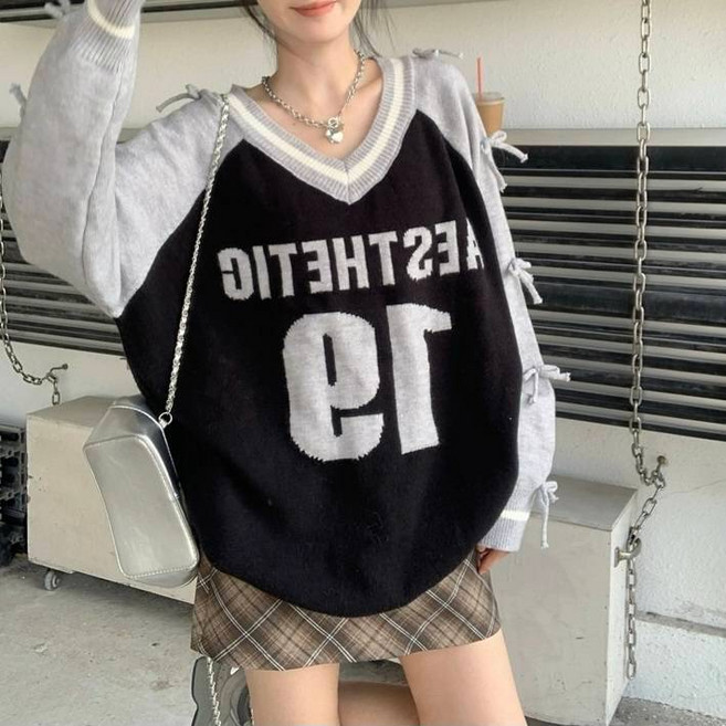 雪莉小姐 蝴蝶結撞色字母針織衫
