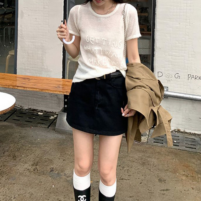 네모엔룩 여성용 레터오브제 반소매 입체 자수 레터링 시스루 레이어드 라운드넥 반팔 니트 NL