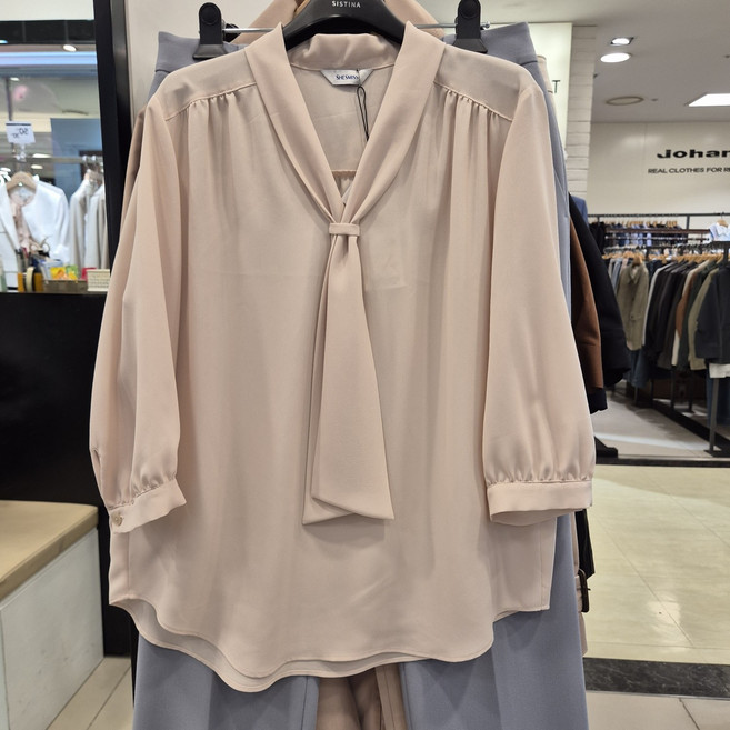 쉬즈미스 25년 여름신상품 핫한 초대박세일~~지금 입으면 너무 예쁜**이너와 아우터로***여성스러운 칠부소매 타이블라우스