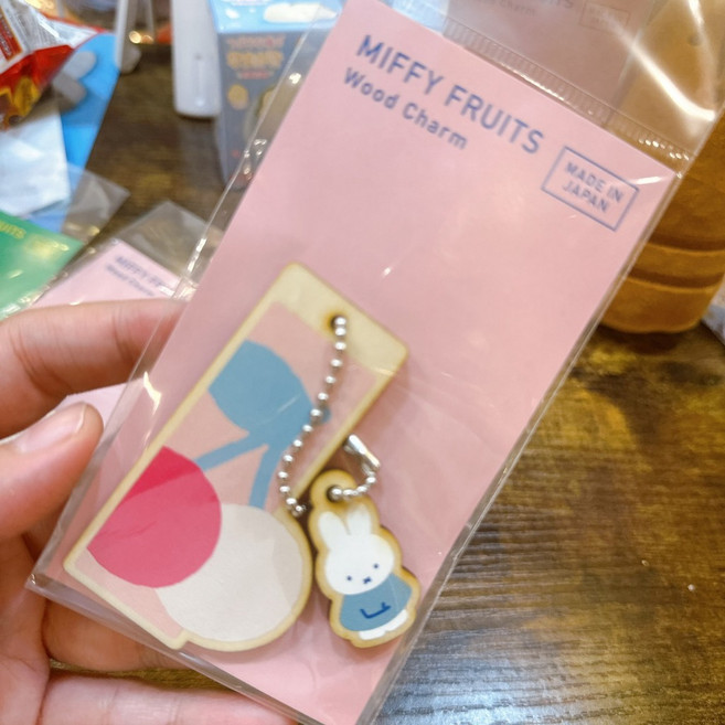 Miffy Fruits 木片吊飾 日本製造, 1個, 粉色