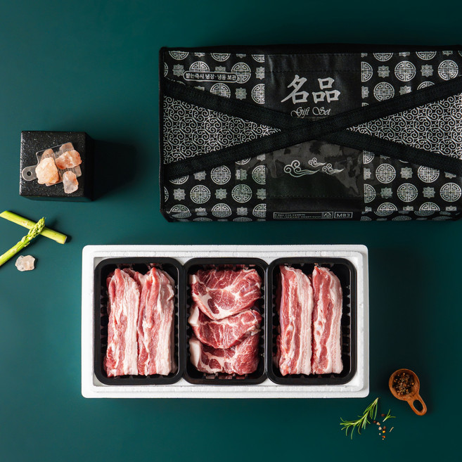 [고기담은정성]국내산 녹돈 돼지고기 삼겹살+목살 1.5kg 선물세트(가방포함), 1세트