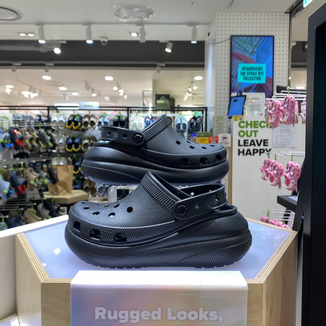 크록스 공식 정품 우먼 남녀공용 키높이 클로그 블랙 [ 재입고 ] [ 베스트 ] 통굽으로 높지만 안정성 있는 편안한 크록스 키높이 신발