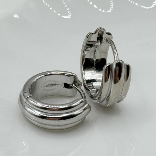 써지컬스틸 데일리 볼드 스트라이프 너비 6mm 링귀걸이