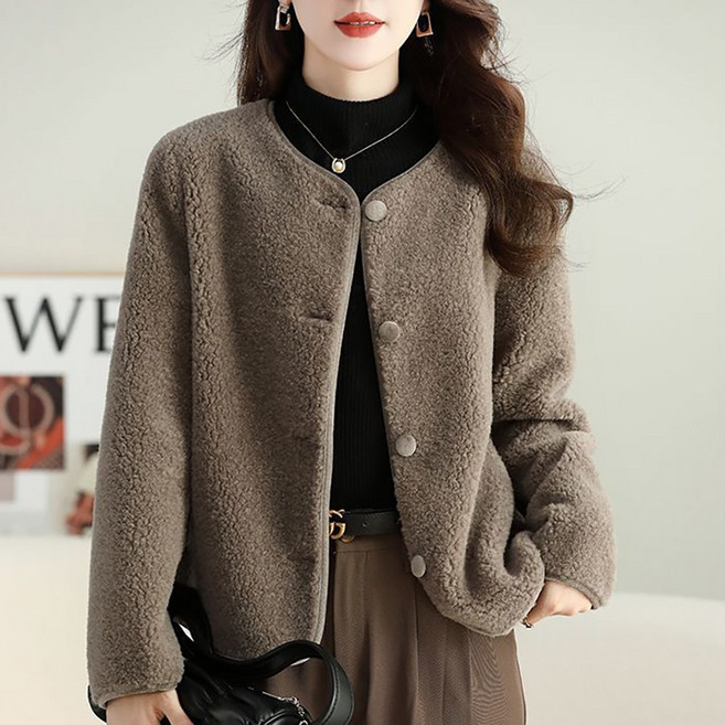 ROYALBELLE 여성 무스탕 램스울 숏기장 고급 세련된 포근한 코트 패션 자켓 K0113021