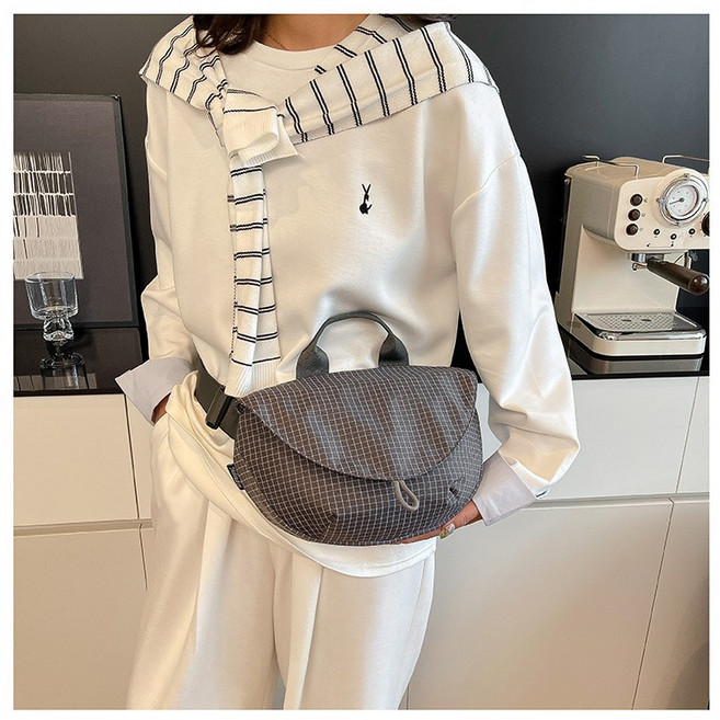 여성 경량 미니 크로스백 반달가방 데일리 캐주얼 숄더백