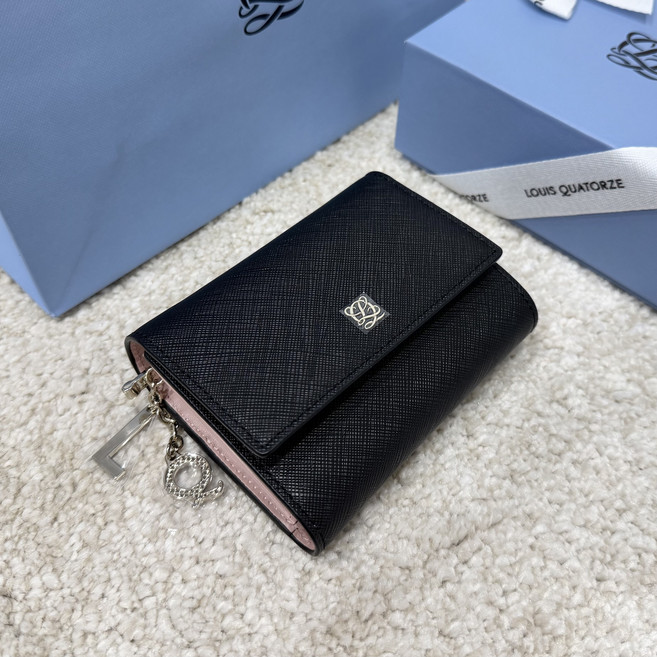 루이까또즈 여성 참장식 로고 소가죽 3단 반지갑 (리본선물포장)