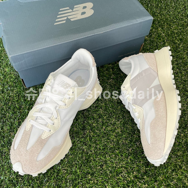슈데일리 뉴발란스 327 화이트 문빔