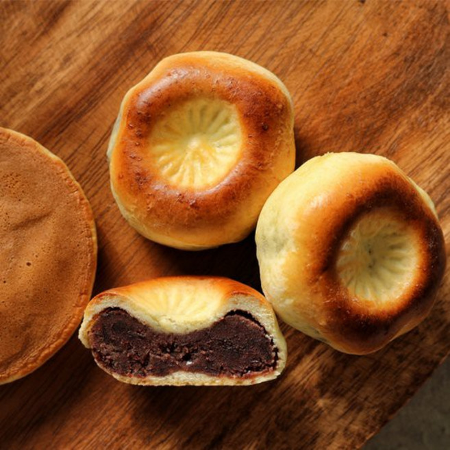 수제로만든 팥이 가득찬 경주빵과 찰보리빵, 1개