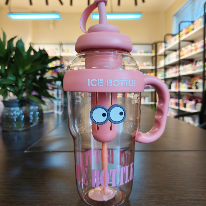 거대한 아이스컵 심플하고 고급스러운 디자인의 대용량 물컵 차 거름망 포함 여름철 시원하게 즐길 수 있는 휴대용 손잡이 빨대컵, 스팟, 두두컵 핑크색 + 눈 스티커