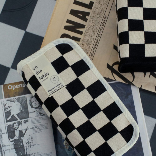 온더테이블 펜케이스 (checkerboard)
