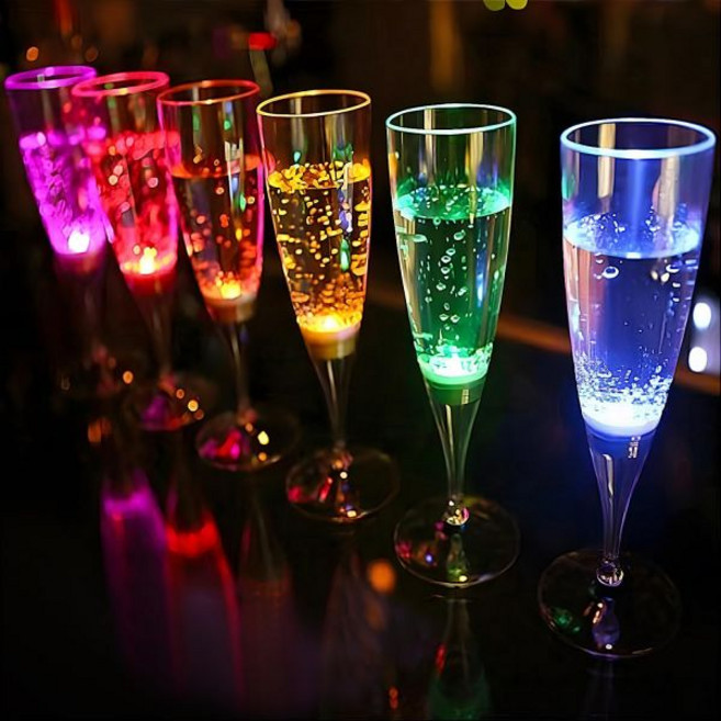 LED 조명 업 컵 와인 샴페인 플루트 6개 세트 파티 용품 성인용 컬러 플라스틱 잔 야광 컬러풀 빛나는 생일 크리스마스 할로윈 결혼식, 5가지 다른 색상 + 1개의 무지개