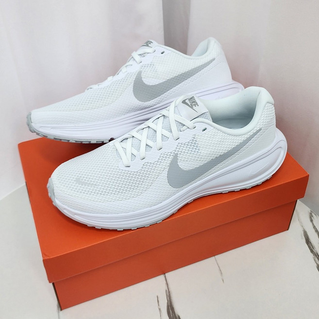 나이키 남성 런닝화 가벼운 워킹화 운동화 레볼루션8 THE HENEM 신발주머니 추가증정