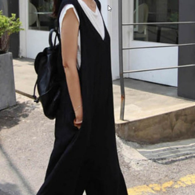 체형 커버 여유핏 시크 멜빵팬츠 편안한 실루엣으로 멋을 더한 블랙 루즈핏 민소매 점프수트