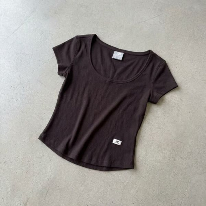 뉴발란스 금 NBNEG2W472 여성 핏티드 스퀘어넥 캡 반팔티 BROWN 85