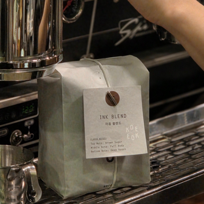 산미없는 진한 커피원두 다크 로스트 브라운슈가 달고나 단맛 묵직한 바디 데일리 블렌드 코에코에 마음 블랜드, 1개, 200g, 홀빈(분쇄안함)