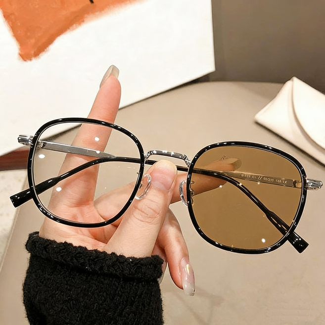 WHH 여성 고급의 금속 변색 뿔테 경량 블루라이트 차단 일상 안경
