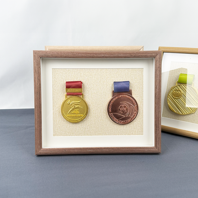 슈아미 메달 걸이 전시 메달액자 보관함 수영 마라톤, 투메달, 1개, 카메브라운
