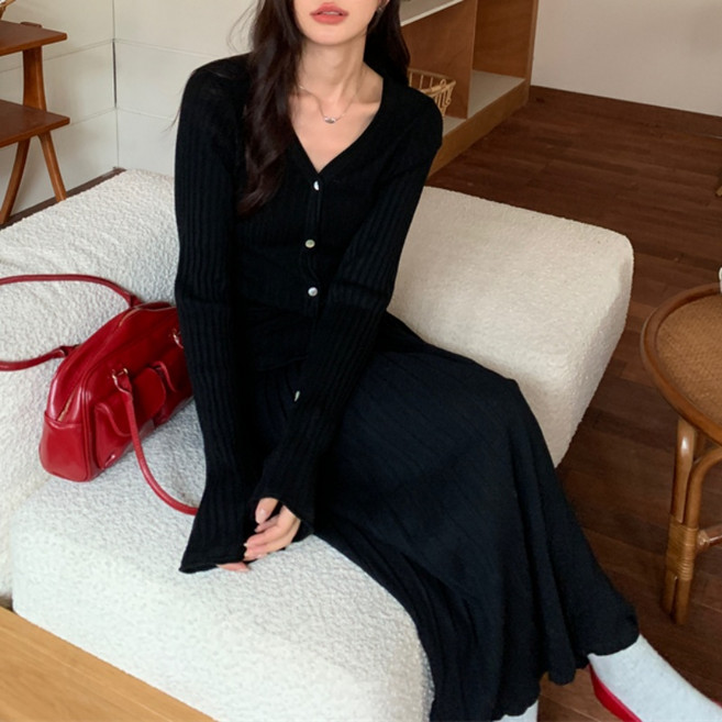 간절기 여친룩 골덴원피스 브이넥 슬리브 스웨터 여리핏 가디건 플리츠 롱 스커트 셋업 하객룩 124090903