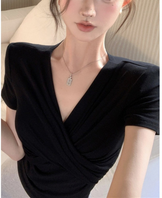 더블공주 데일리룩 가슴꼬임 어깨패드 크롭반팔티