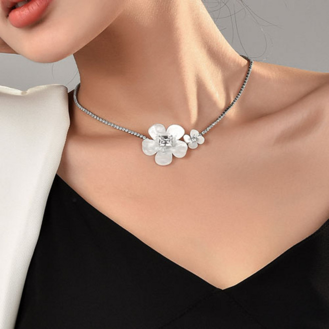 티큐 여성 페스티벌 파티 행사 플라워 큐빅 체인 목걸이 A2077