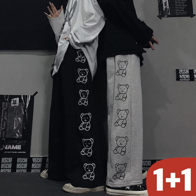 (완전 편한) 1+1 여성 bf 하라주쿠 곰돌이 프린팅 트레이닝 팬츠 봄 가을 편한 캐쥬얼 슬렉스 날씬해보이는 모던 일자 귀여운 데일리 허리 밴딩 포켓 부드러운 아웃도어 바지