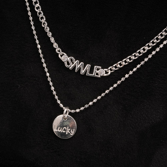 오누이디스플레이 여성 2줄 레이어드 체인 목걸이 스마일 레터링 럭키 코인 펜던트 데일리 목걸이