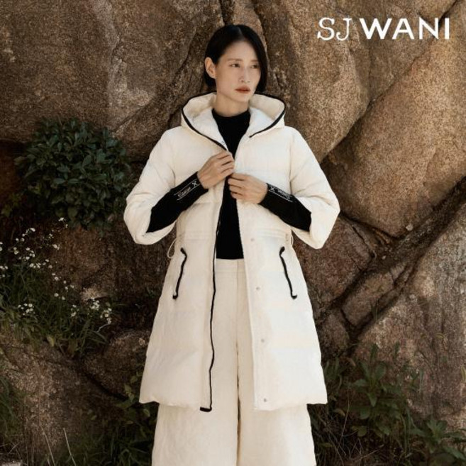 SJ와니 25FW 헝가리 구스 롱다운 코트 1종(런칭 가격 219 900원)