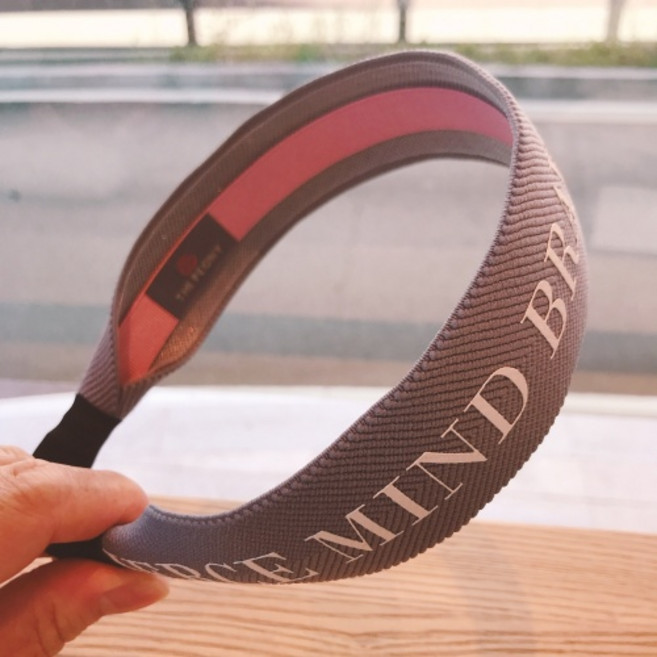 더피오니 ﻿브리티시룩 그레이 영문레터링 스포티 밴딩 머리띠 hairband