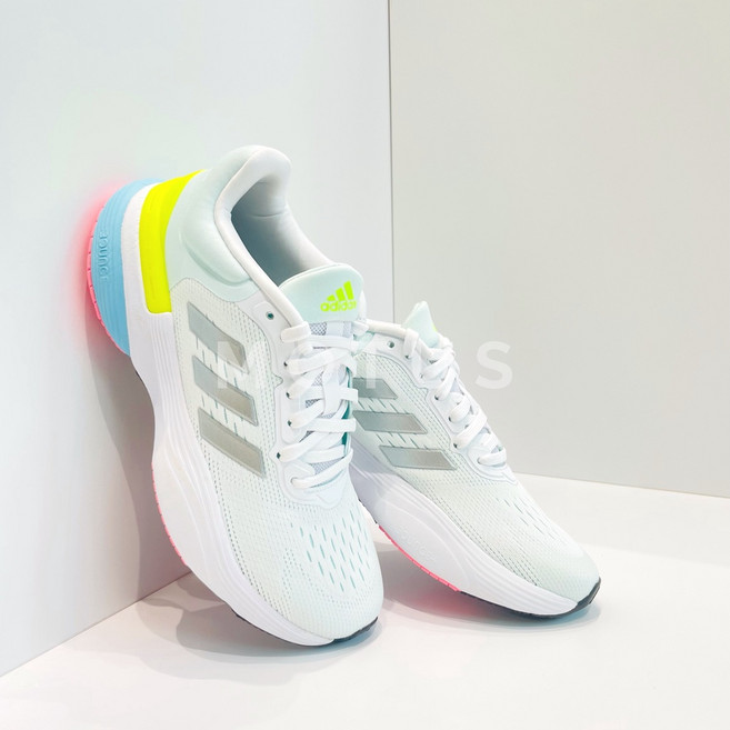 Adidas Response Super 3.0 女 白 慢跑鞋 HP2057