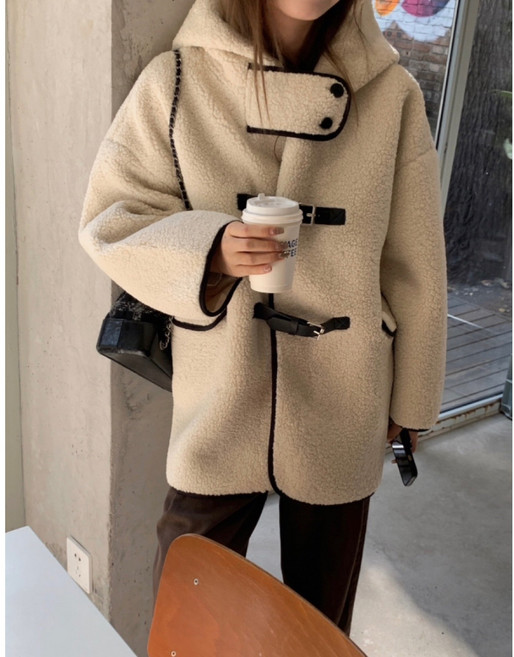 루어스룸 무이 뽀글이 여성 겨울 배색 부클 후리스 버클 후드 무스탕 경량 자켓 코트