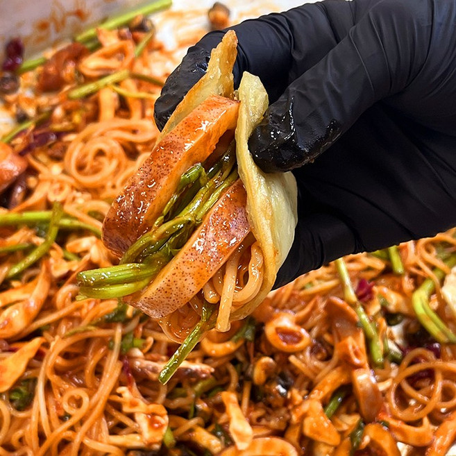 통큰수산 오징어 무침회 밀키트 3~4인분 반고개 무침회 납작만두, 1세트, 1.49kg