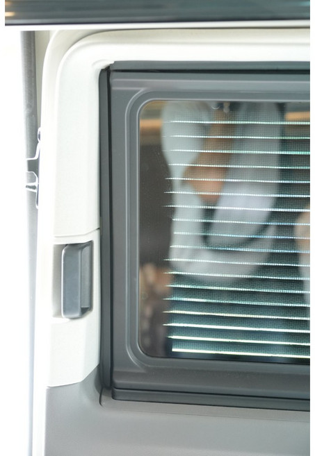 福斯 VW T6.1 California 第四代 防盜防蚊鋁合金氣窗 右側 關窗通風版, R(右)