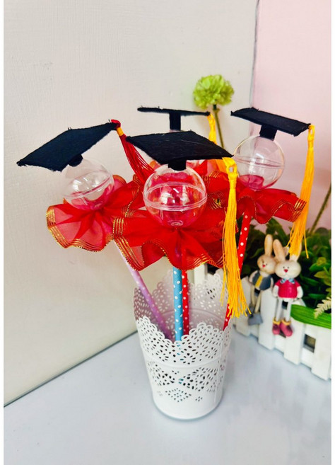 孟之坊婚禮精品舘畢業帽金莎花棒．迷你畢業帽．紅流蘇版．學士帽·畢業禮物．畢業花束．手作畢業帽, 1個, 畢業帽+紅色花裙+金莎