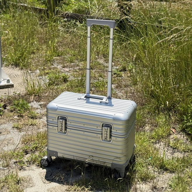 머즈 위로열리는 파일럿 기내용 알루미늄 캐리어