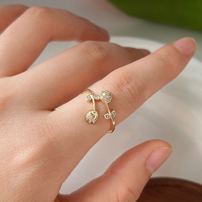 ROYALBELLE 여성 금색 플라워 큐빅 포인트 우아한 조절 가능 디자인 데일리 조절형 반지 G0072514