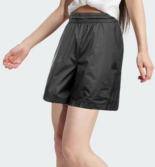 아디다스 여자 봄 여름 반바지 넉넉한 루즈핏의 편안한 착용감과 가벼운 소재의 여성 쇼츠 검정