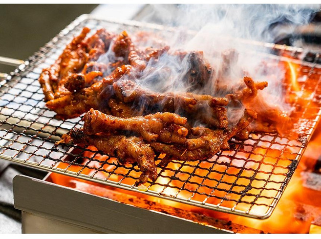 직화연구소 유명 맛집 짚불에 구운 불향 가득 통닭발, 300g, 4개