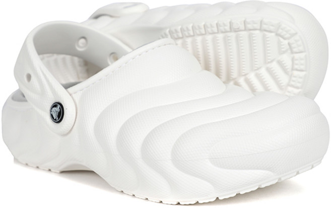 크록스 CLASSIC LINED OVERPUFF CLOG 데일리 캐주얼 스타일 밴드형 클로그 슬리퍼