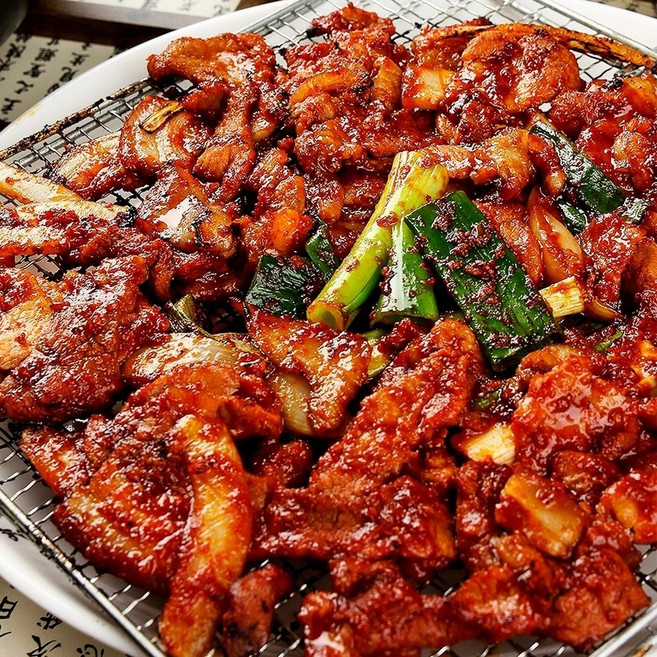 [1+1] 숯불 양념 고추장 돼지왕구이 1kg x2팩 (총2kg) 노포 매콤 돼지양념구이 왕돼지구이