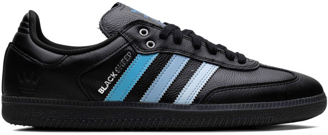 아디다스 X 샬롯 FC 블랙 양 삼바 ADV "코어 블랙/클라우드 화이트/아이스 블루" 스니커즈