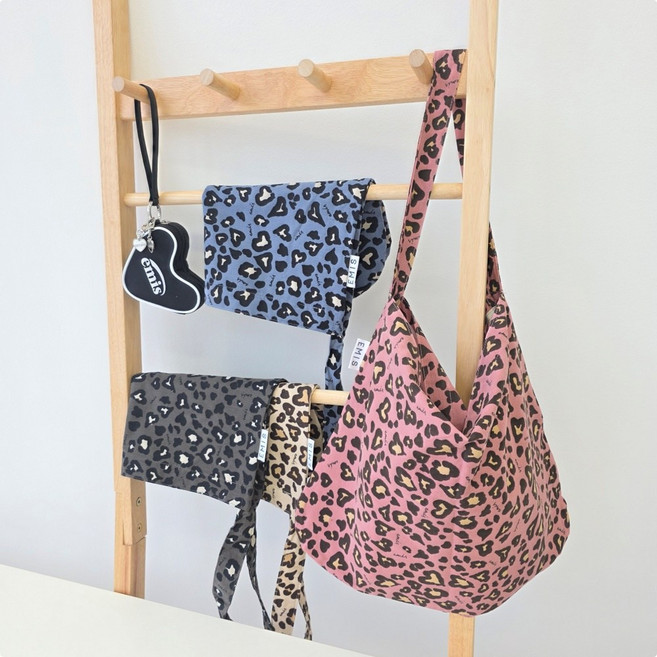 [국내매장정품] 25SS 이미스 에코백 로고 레오파드 호피 가방 (잠금버튼+랜덤키링)