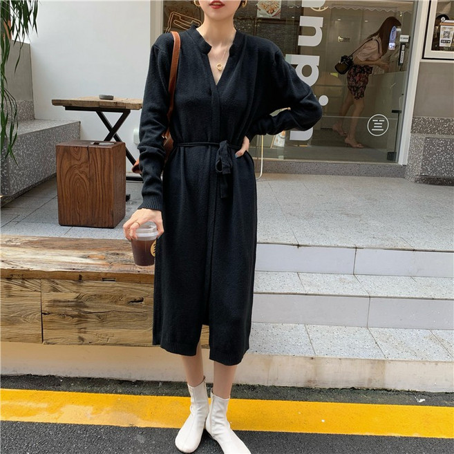 JinG 氣質休閒V領綁帶收腰長版柔軟針織連身裙, 黑色