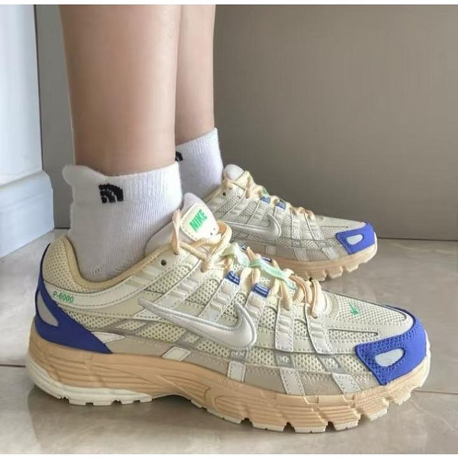 국내매장판 나이키 P-6000 코코넛 밀크 미디움 블루 스니커즈 FJ5443-113