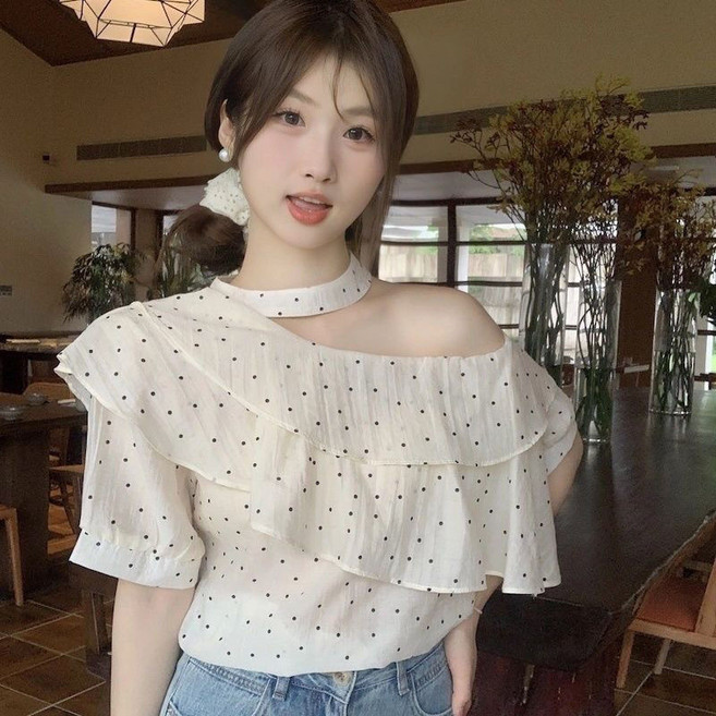 해피유통 여성 프렌치 무드 러플 사선숄더 블라우스 슬림핏 반팔 상의