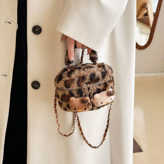 헬로키티 레오파드 호피 미니 털가방 숄더백