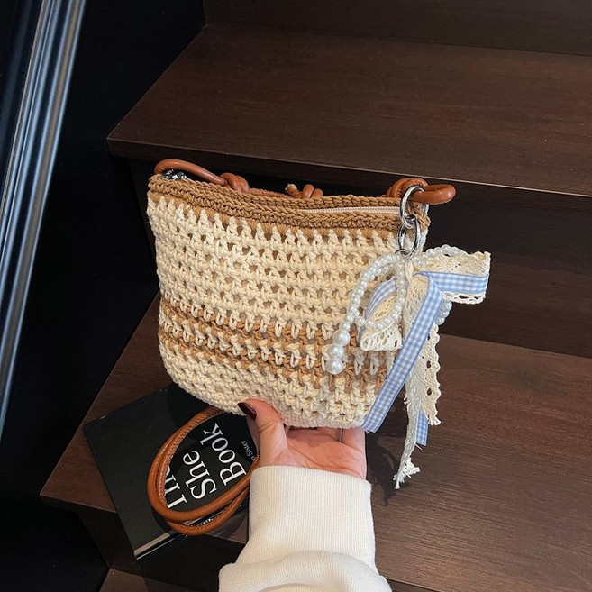 手工編織包包 女 夏 森系 時尚 單肩包 斜挎 沙灘包, 1個, 米白配卡其色帶珠子掛件