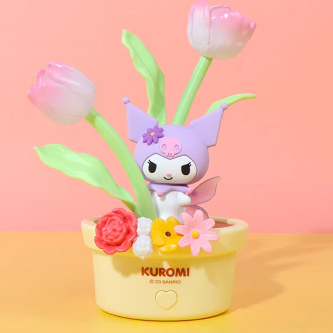 귀여운 케릭터가 튤립 화분에 꽃과 어우러져 화사한 느낌이 드는 고급스러운 쿠로미 무드등, 퍼플