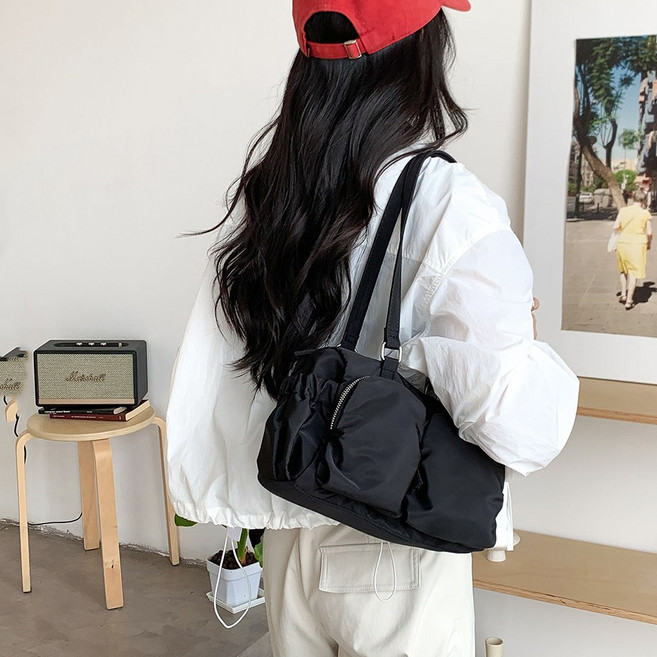 여성 나일론 셔링 숄더백 더블포켓 복조리 스트링 데일리백 가벼운 캐주얼 여자 가방 꾸안꾸룩 데일리룩 필수템 봄가을 사계절용 토트백 크로스백 출근룩 여행룩 학생 직장인 추천