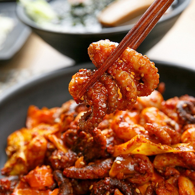 먹고나면 또 생각나는 탱글쫄깃 맛있게 매우맛 웰컴 King 불쭈꾸미볶음 300g 1+1+1(3봉), 3개