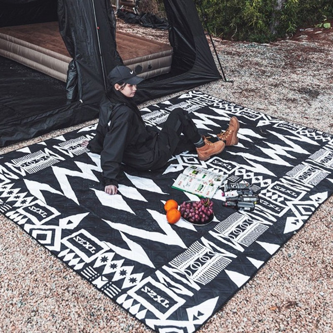 대형 방수 피크닉매트 두께 강화 완전형 두꺼운 접이식 캠핑러그 PAQ-07, 블랙